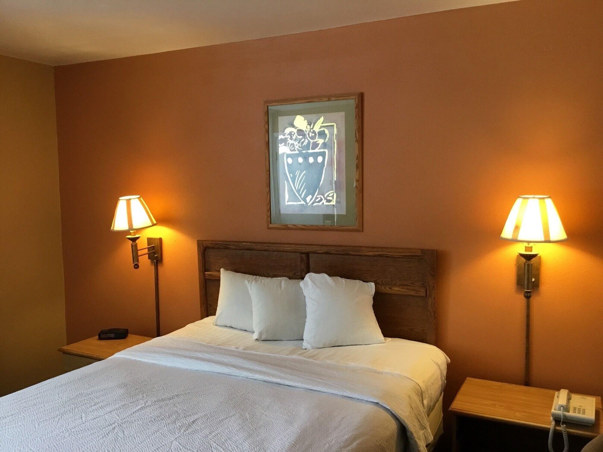 Days Inn By Wyndham Henrietta/Rochester Area Екстер'єр фото