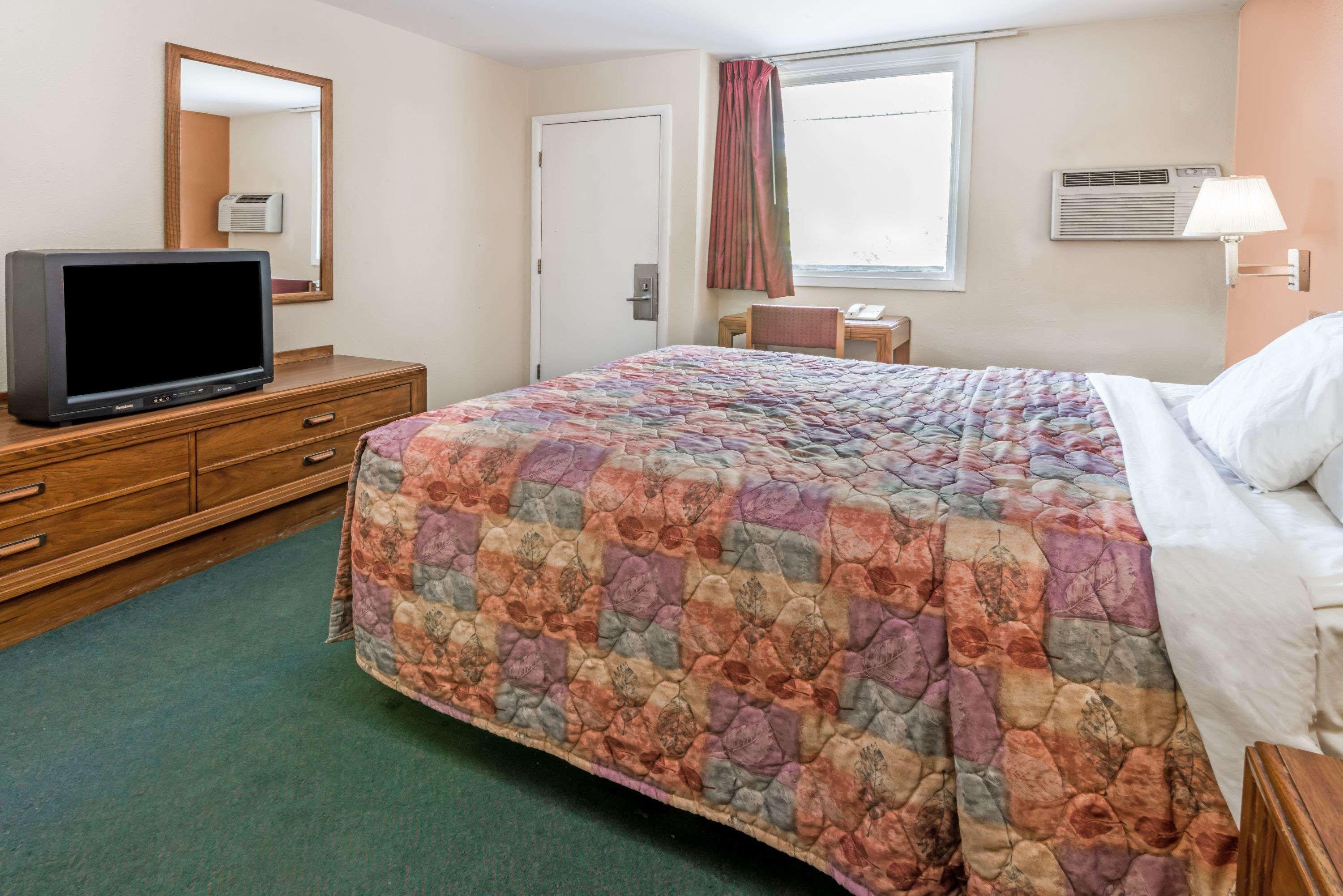 Days Inn By Wyndham Henrietta/Rochester Area Екстер'єр фото
