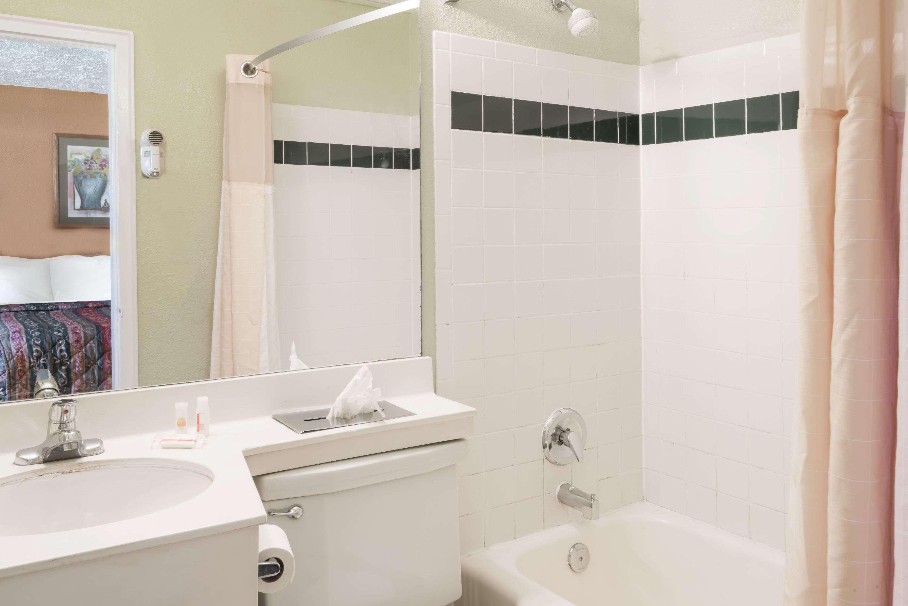 Days Inn By Wyndham Henrietta/Rochester Area Екстер'єр фото