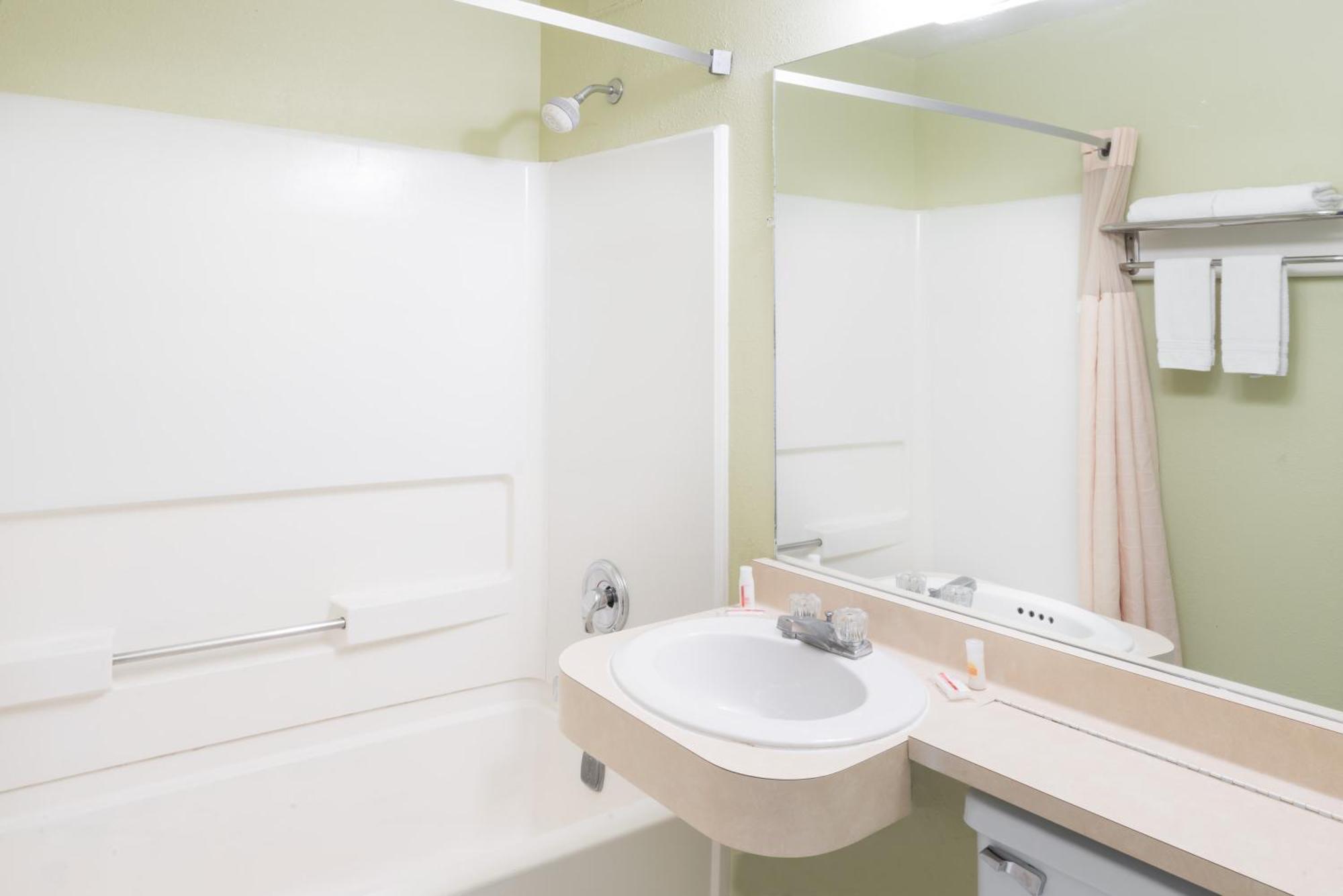 Days Inn By Wyndham Henrietta/Rochester Area Номер фото