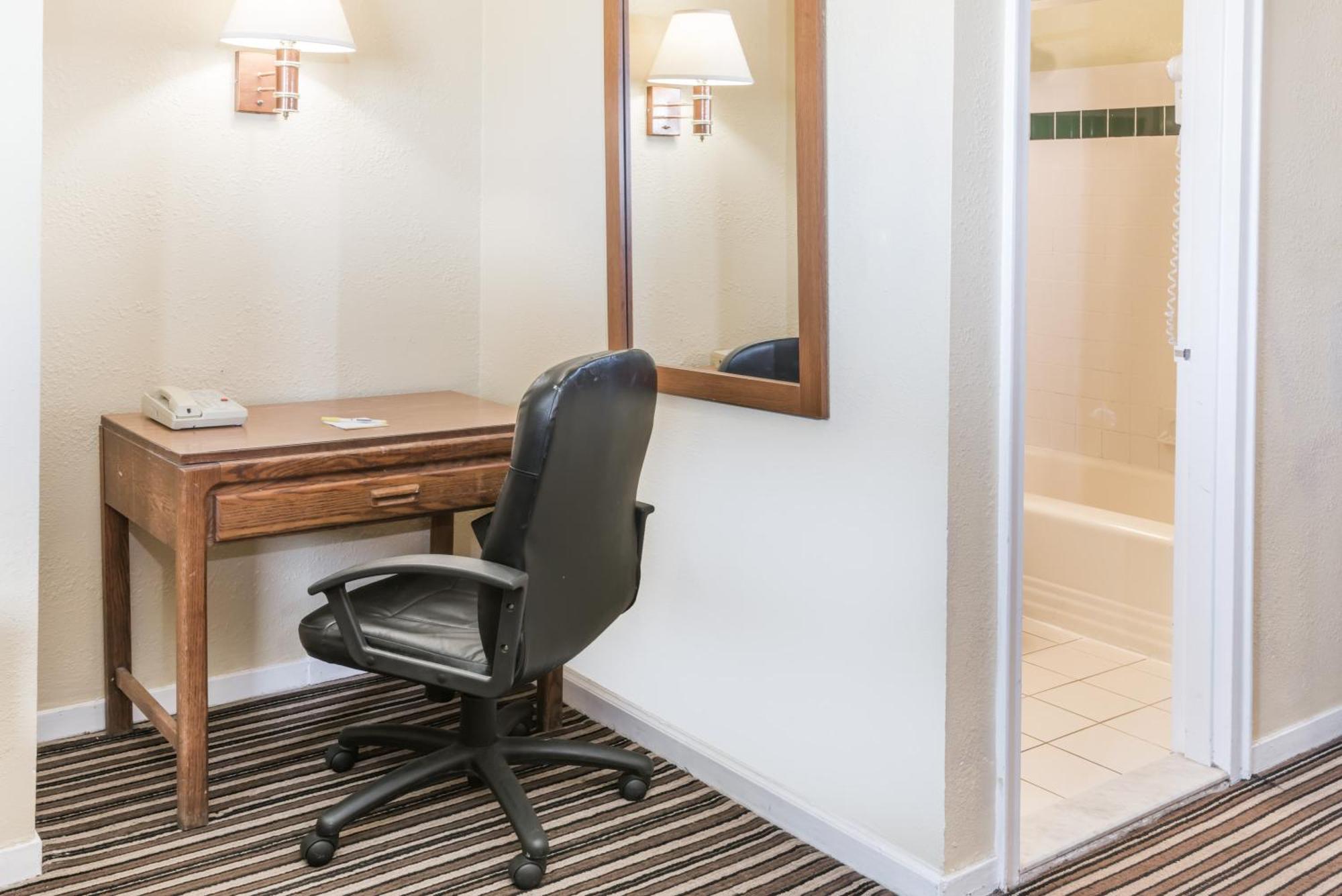 Days Inn By Wyndham Henrietta/Rochester Area Номер фото